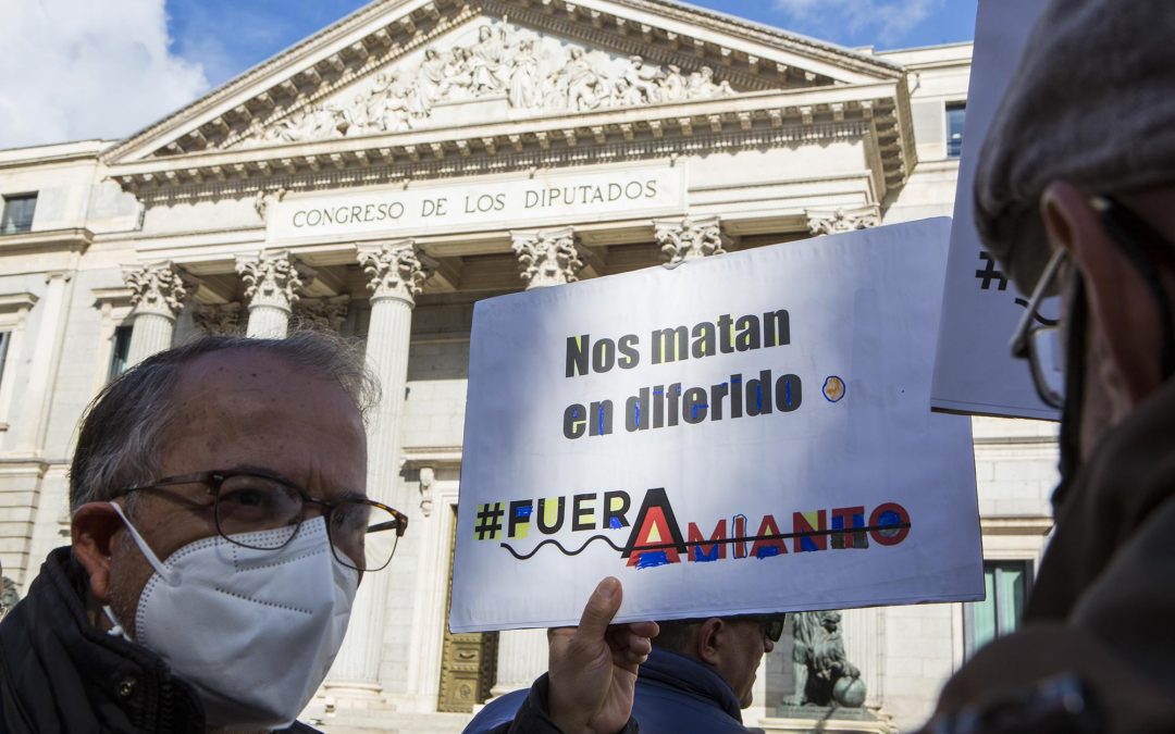 El PSOE excluye del fondo de indemnización de las víctimas del amianto a los trabajadores expuestos al mineral